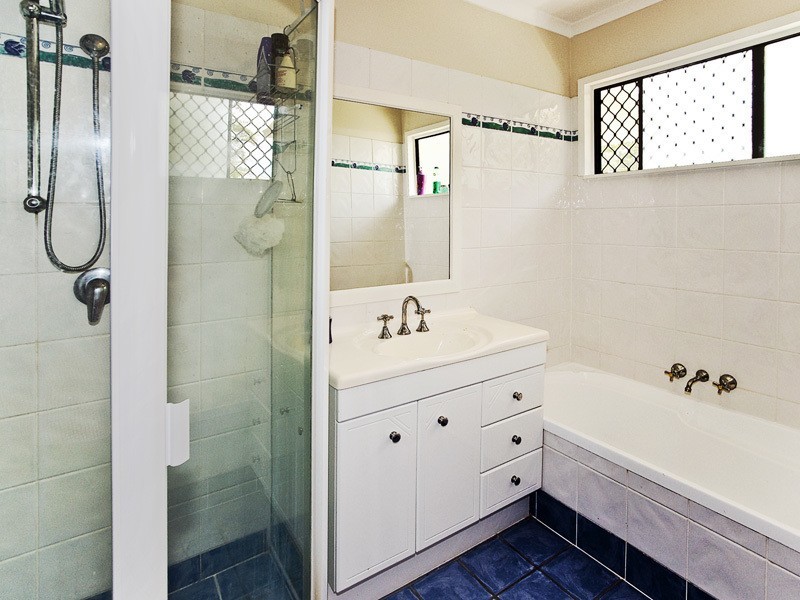 13 HENZELL STREET, Redcliffe QLD 4020