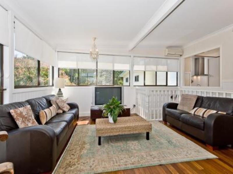31 WOODCLIFFE CRESCENT, Woody Point QLD 4019