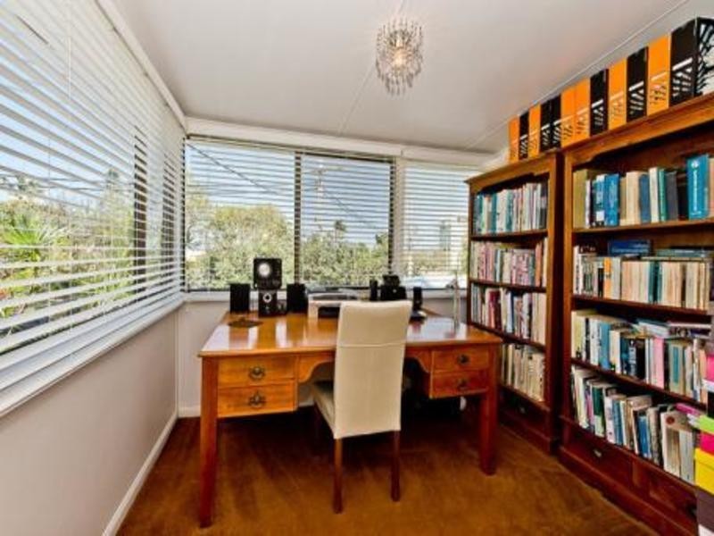 31 WOODCLIFFE CRESCENT, Woody Point QLD 4019