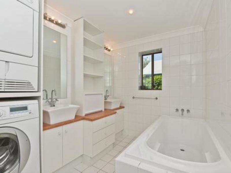 31 WOODCLIFFE CRESCENT, Woody Point QLD 4019