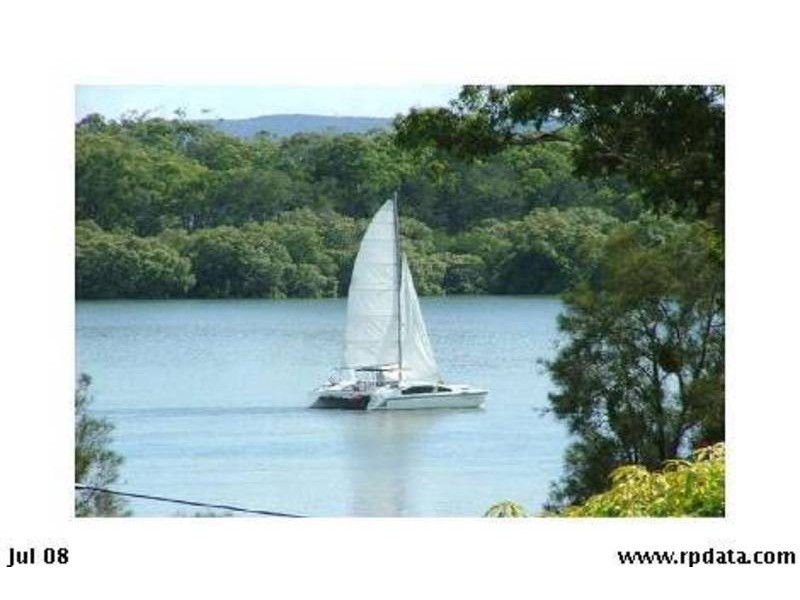 14 EAST ROAD, Karragarra Island QLD 4184