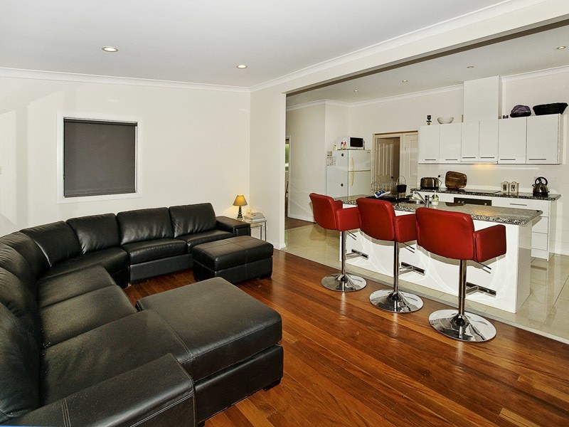 1 MOONAH ST, Coochiemudlo Island QLD 4184