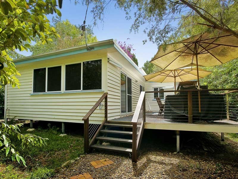 1 MOONAH ST, Coochiemudlo Island QLD 4184