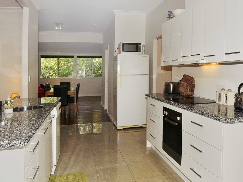 1 MOONAH ST, Coochiemudlo Island QLD 4184