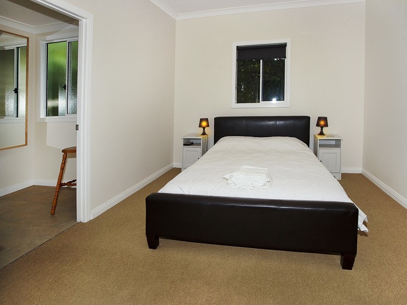 1 MOONAH ST, Coochiemudlo Island QLD 4184