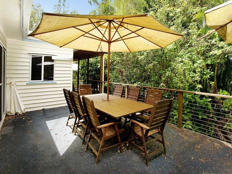 1 MOONAH ST, Coochiemudlo Island QLD 4184