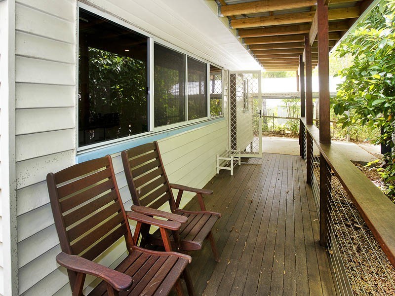 1 MOONAH ST, Coochiemudlo Island QLD 4184