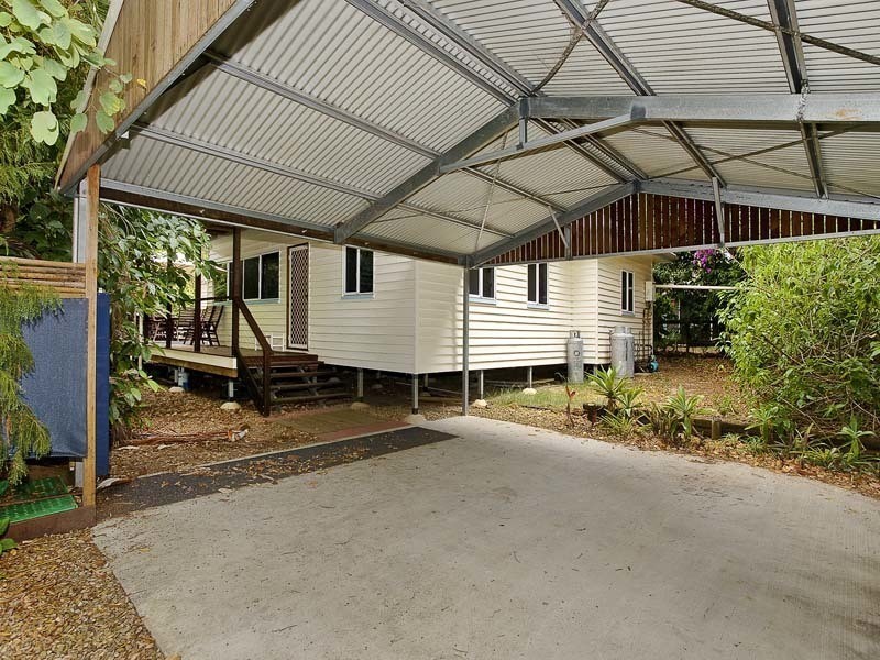 1 MOONAH ST, Coochiemudlo Island QLD 4184