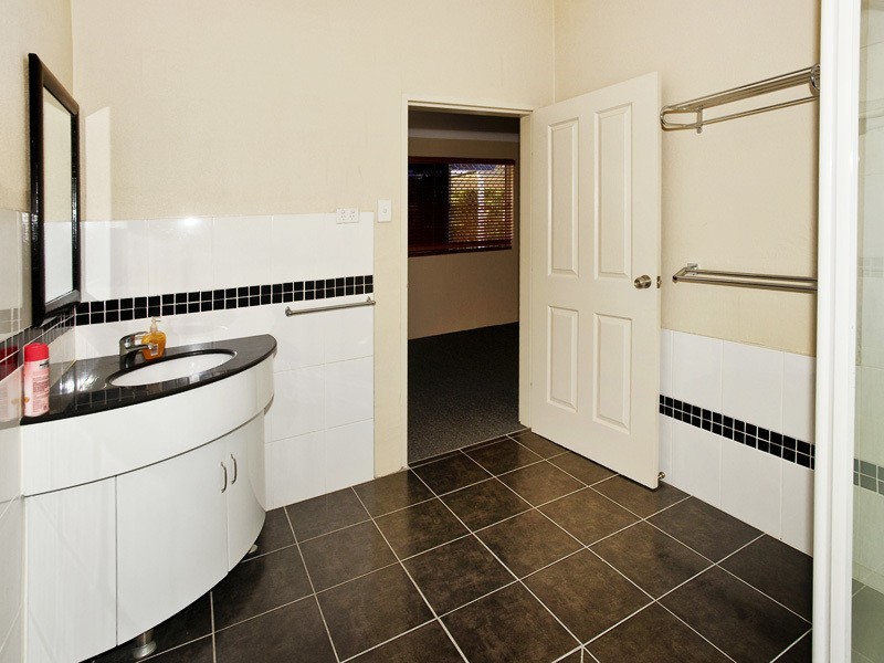 29 ESSEY ST, Clontarf QLD 4019