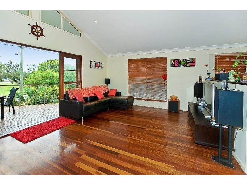 25 THURECHT PDE, Scarborough QLD 4020