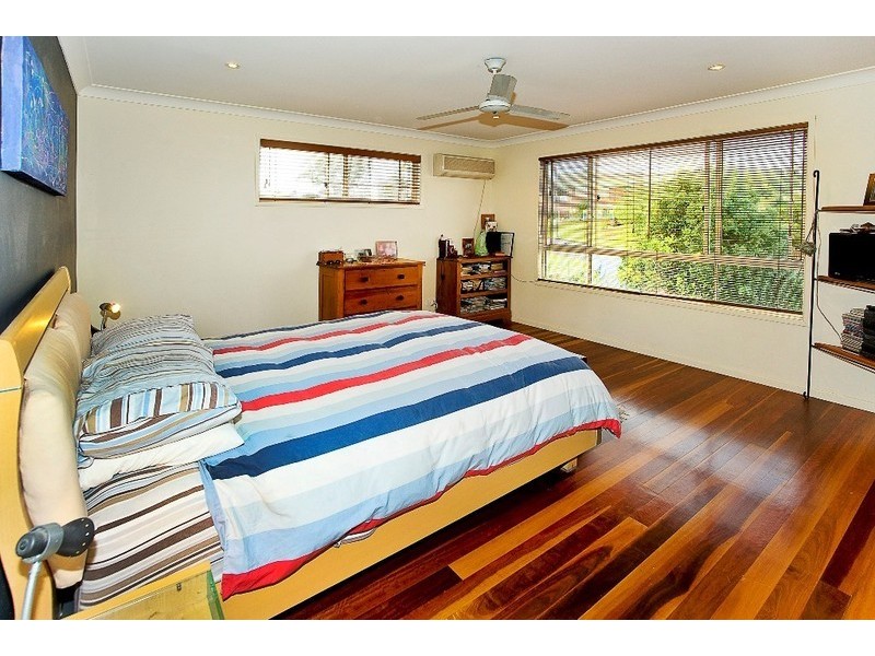 25 THURECHT PDE, Scarborough QLD 4020