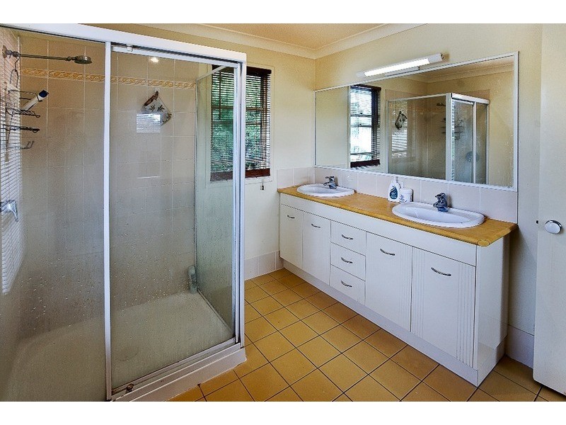 25 THURECHT PDE, Scarborough QLD 4020