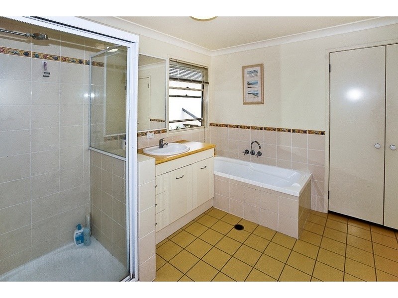 25 THURECHT PDE, Scarborough QLD 4020