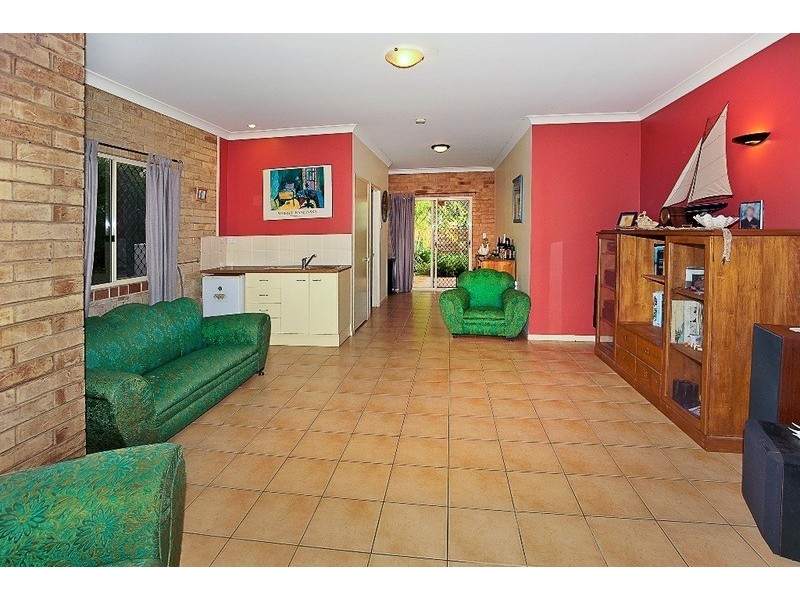 25 THURECHT PDE, Scarborough QLD 4020