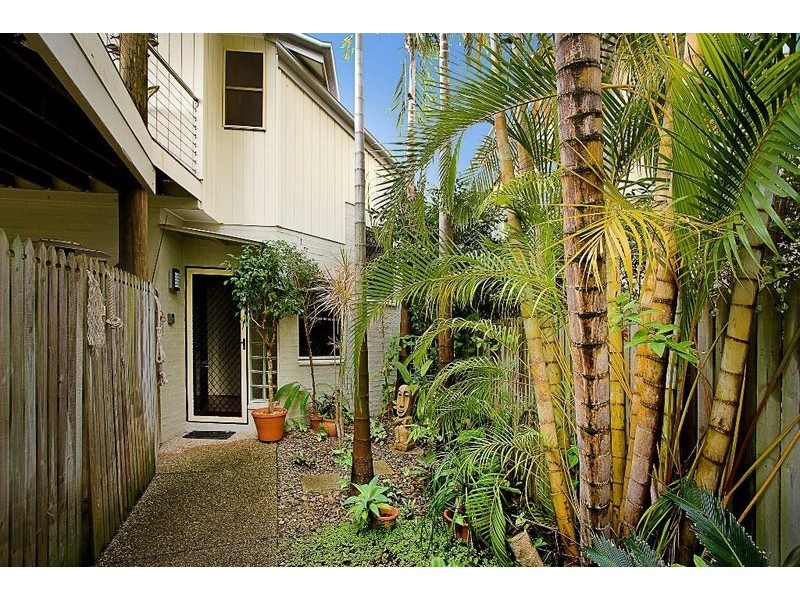 25 THURECHT PDE, Scarborough QLD 4020