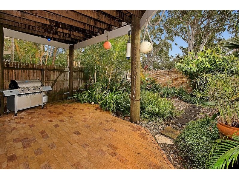 25 THURECHT PDE, Scarborough QLD 4020