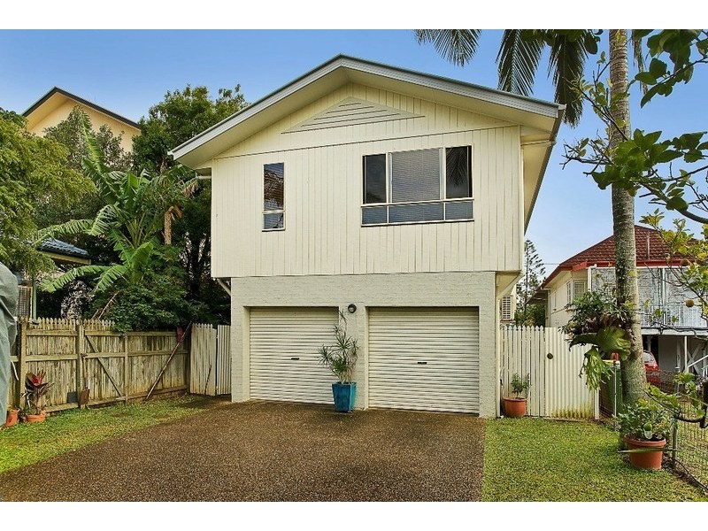 25 THURECHT PDE, Scarborough QLD 4020