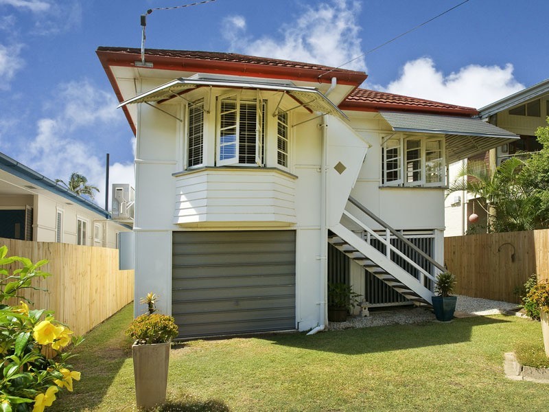 27 THURECHT PDE, Scarborough QLD 4020