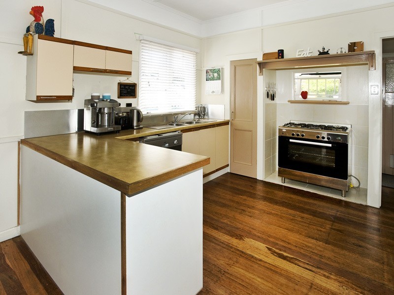 27 THURECHT PDE, Scarborough QLD 4020