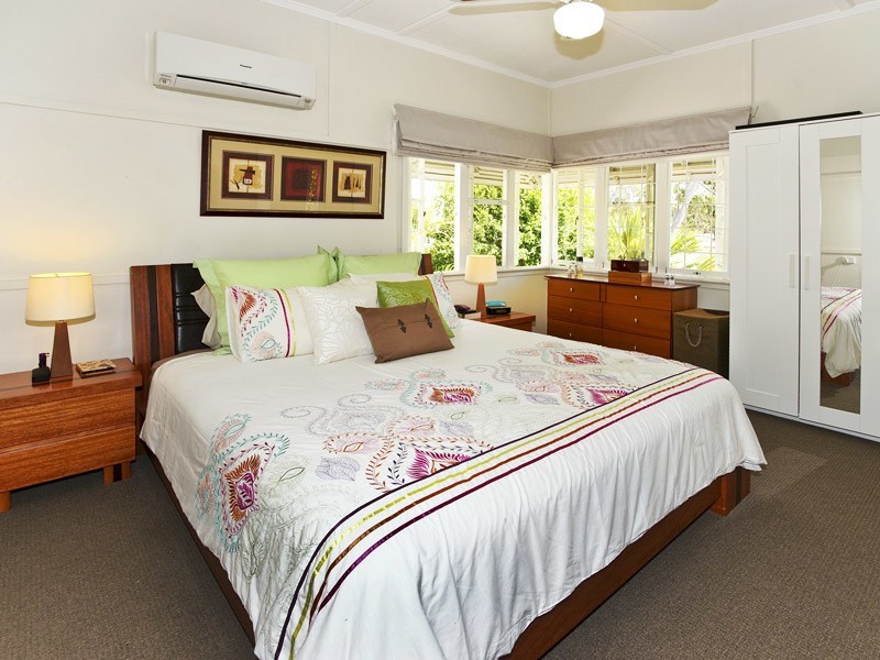 27 THURECHT PDE, Scarborough QLD 4020