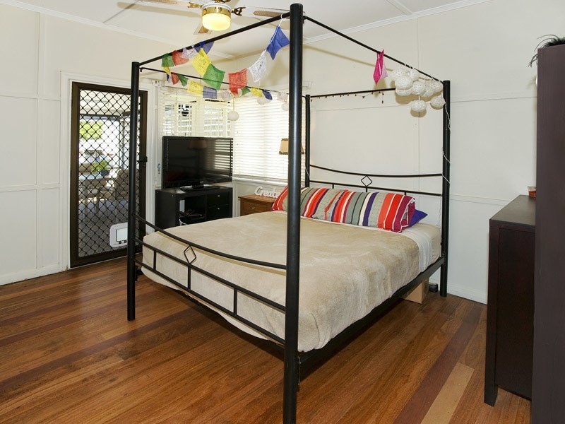 27 THURECHT PDE, Scarborough QLD 4020