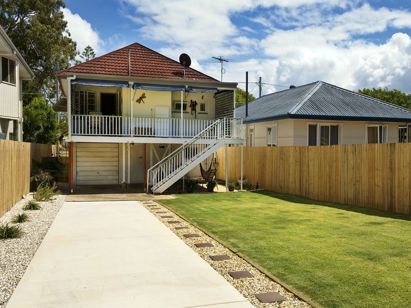 27 THURECHT PDE, Scarborough QLD 4020