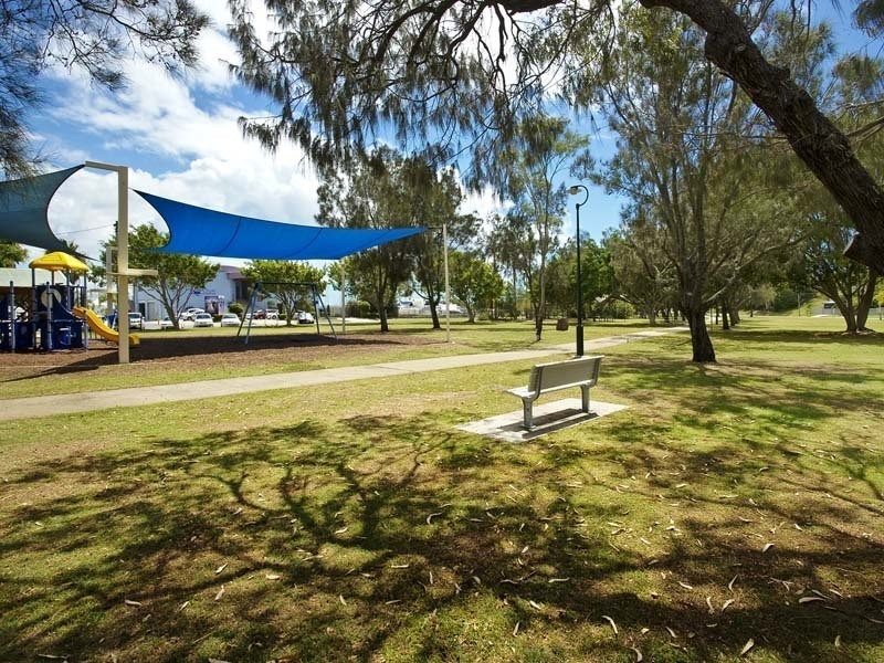27 THURECHT PDE, Scarborough QLD 4020
