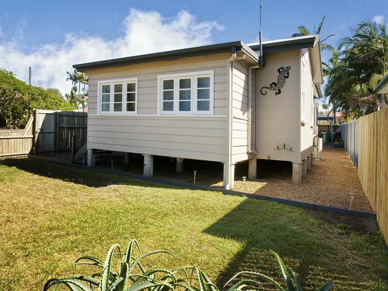 132 OXLEY AVE, Woody Point QLD 4019