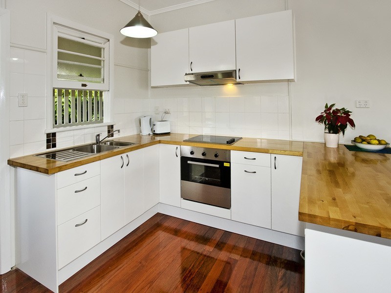 18 RALPH ST, Clontarf QLD 4019