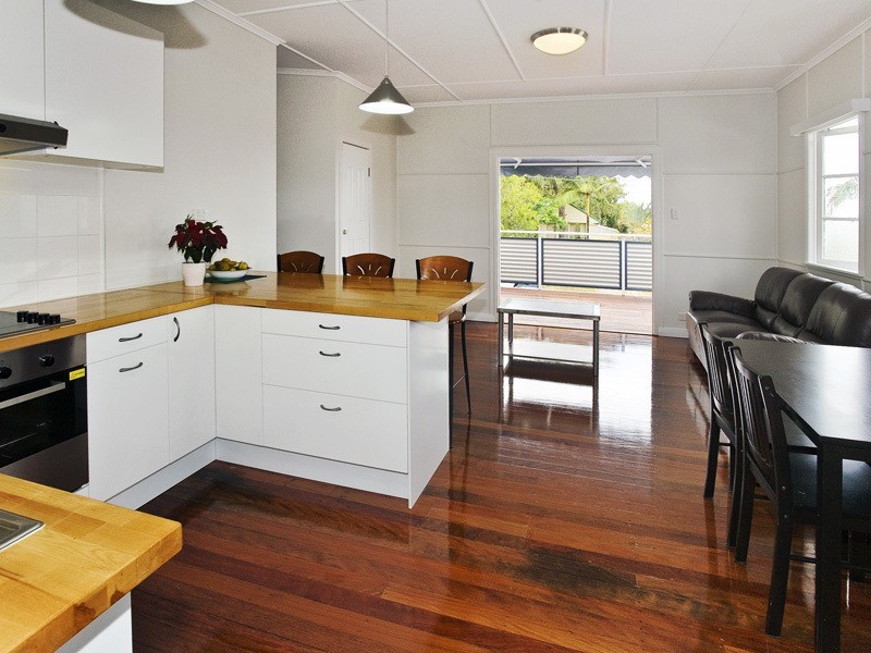 18 RALPH ST, Clontarf QLD 4019