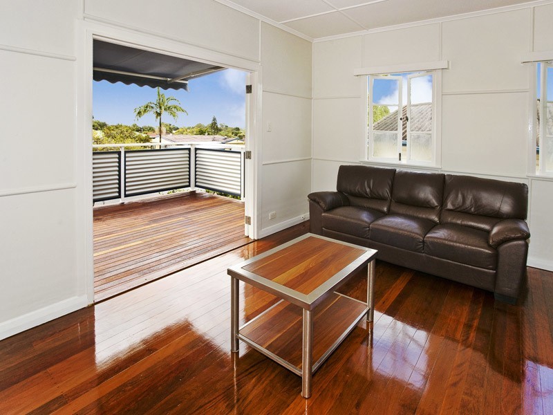 18 RALPH ST, Clontarf QLD 4019