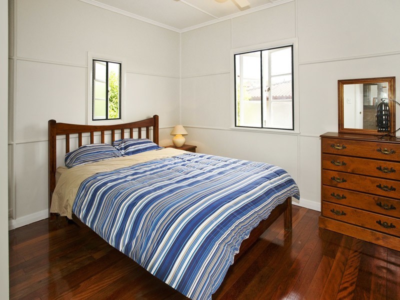 18 RALPH ST, Clontarf QLD 4019