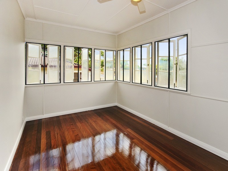 18 RALPH ST, Clontarf QLD 4019