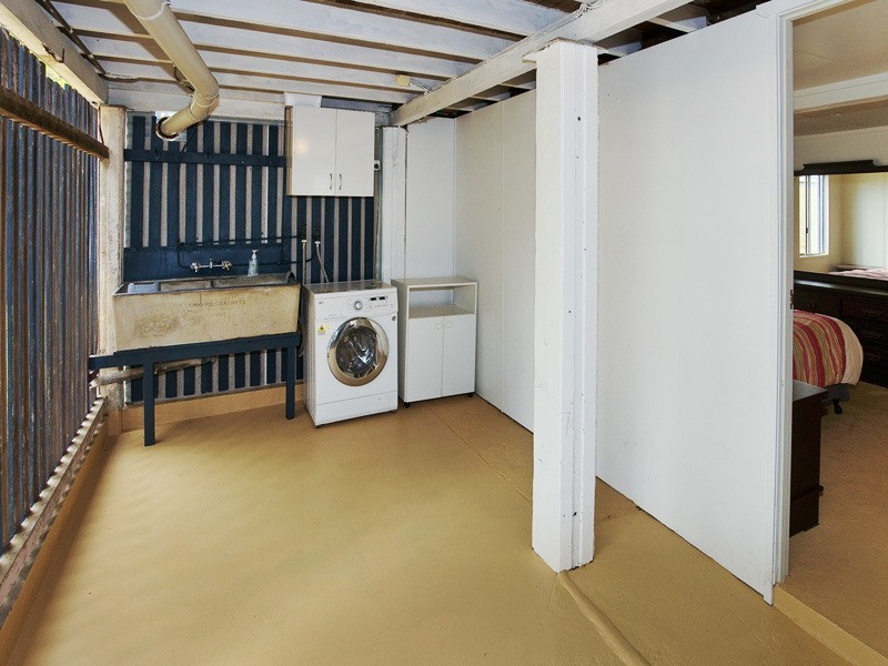 18 RALPH ST, Clontarf QLD 4019