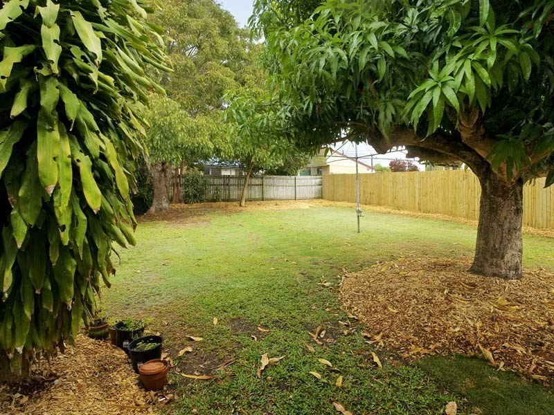 18 RALPH ST, Clontarf QLD 4019