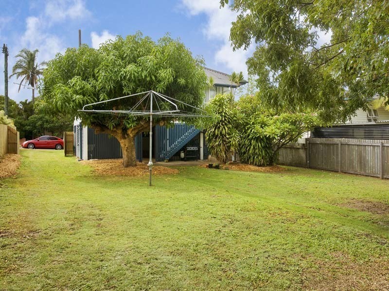 18 RALPH ST, Clontarf QLD 4019