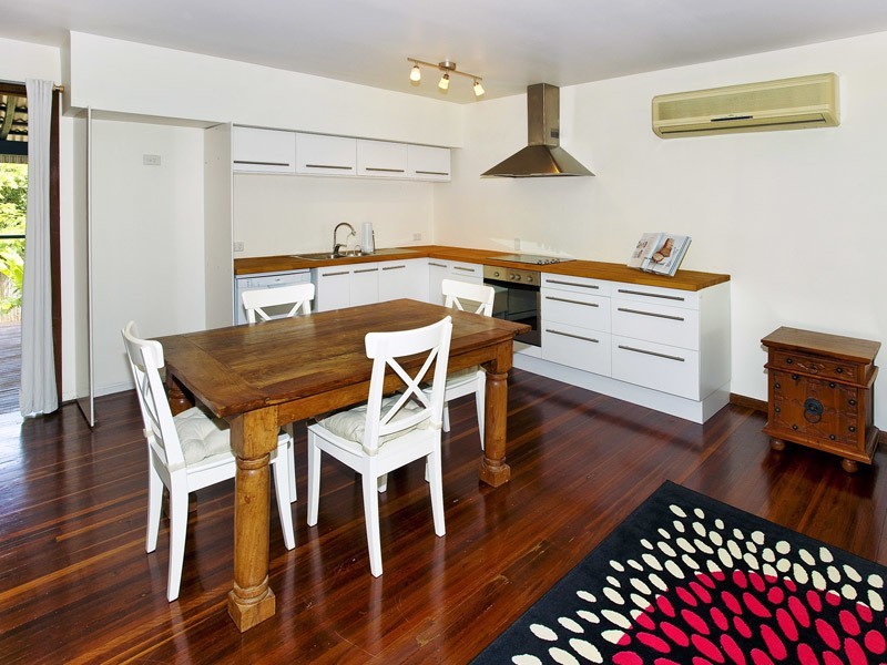 6 WENDY CRESCENT, Clontarf QLD 4019