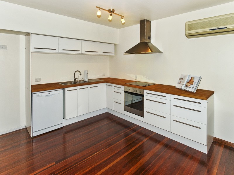 6 WENDY CRESCENT, Clontarf QLD 4019