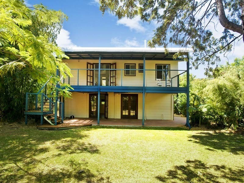 6 WENDY CRESCENT, Clontarf QLD 4019