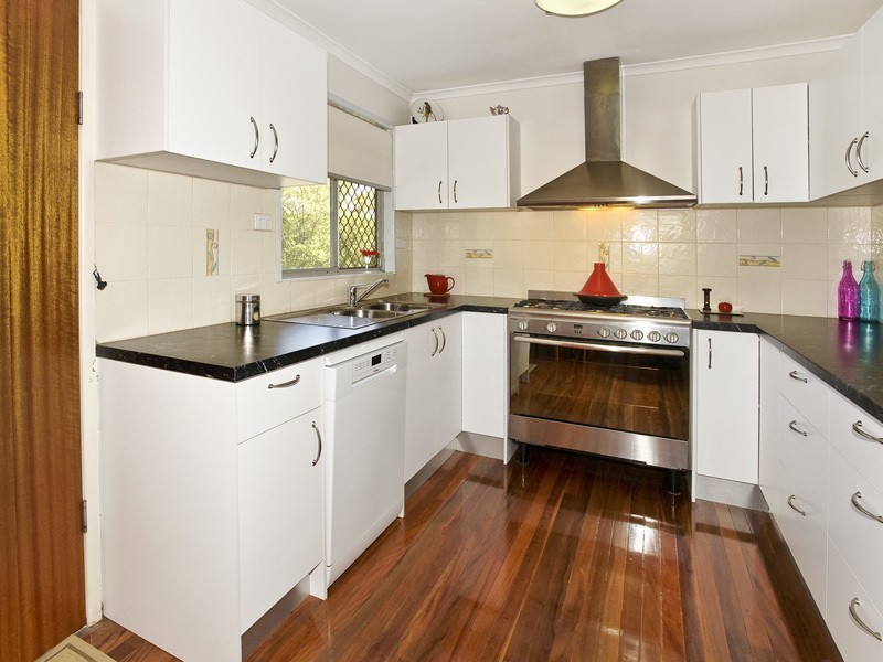 9 DUKE ST, Clontarf QLD 4019