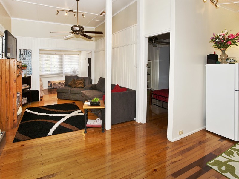 34 DONALD ST, Woody Point QLD 4019