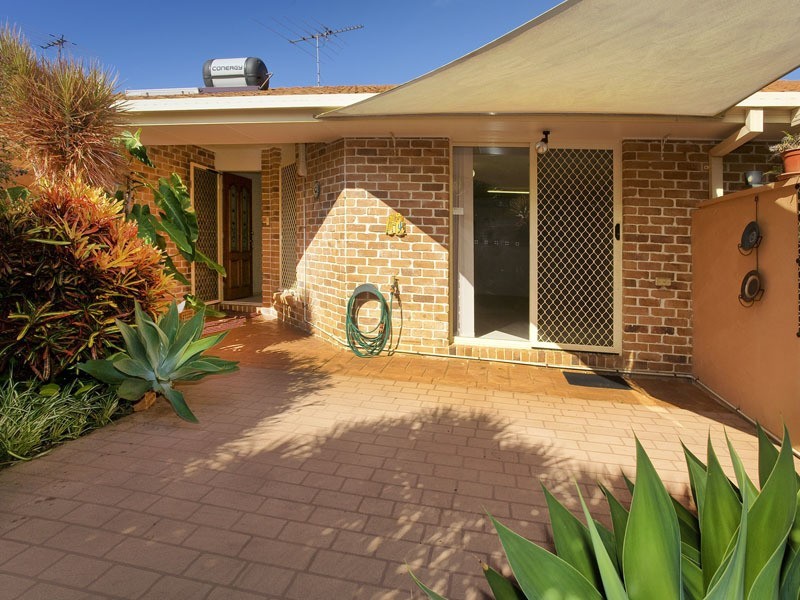 2/10 OSBOURNE ST, Scarborough QLD 4020