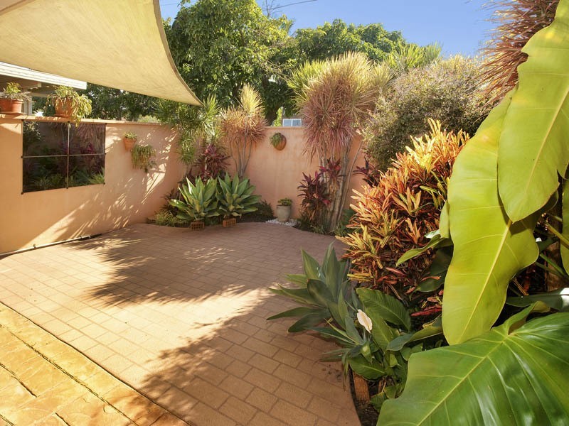 2/10 OSBOURNE ST, Scarborough QLD 4020