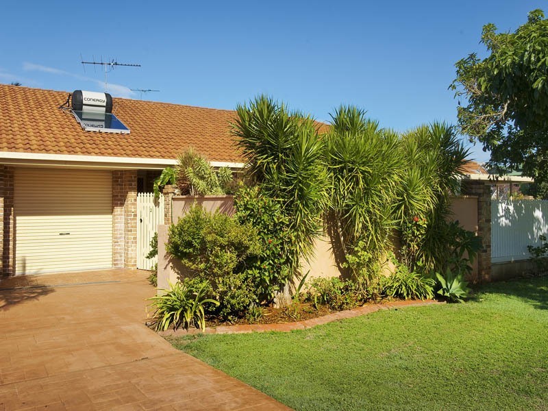 2/10 OSBOURNE ST, Scarborough QLD 4020