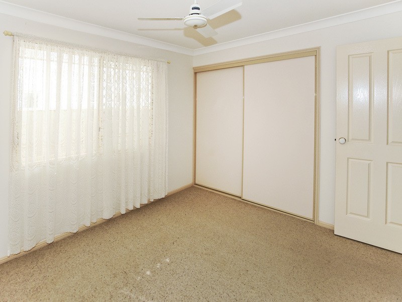 2/10 OSBOURNE ST, Scarborough QLD 4020