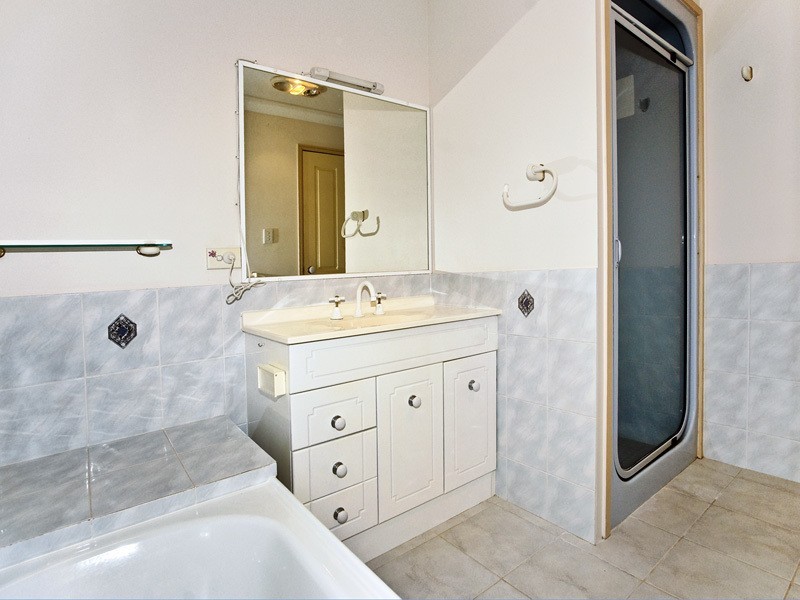 2/10 OSBOURNE ST, Scarborough QLD 4020