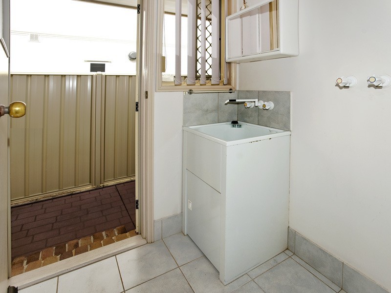 2/10 OSBOURNE ST, Scarborough QLD 4020