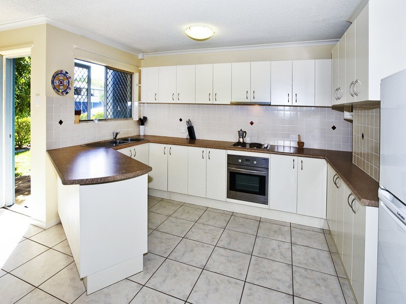 2/17 BAILEY STREET, Woody Point QLD 4019