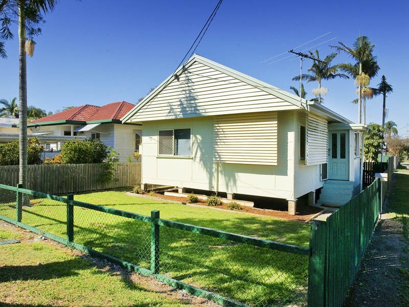 134 OXLEY AVE, Woody Point QLD 4019