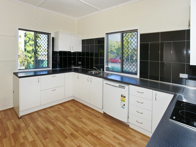 134 OXLEY AVE, Woody Point QLD 4019